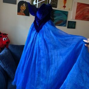 Vibrant blue prom dress